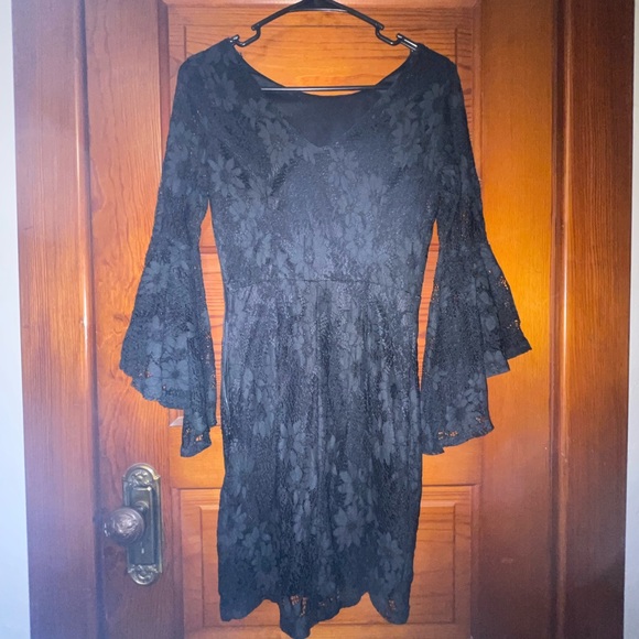 Trading with @lynds_e_curry// LuLus Little Black Lace Hippie Dress - Picture 4 of 7